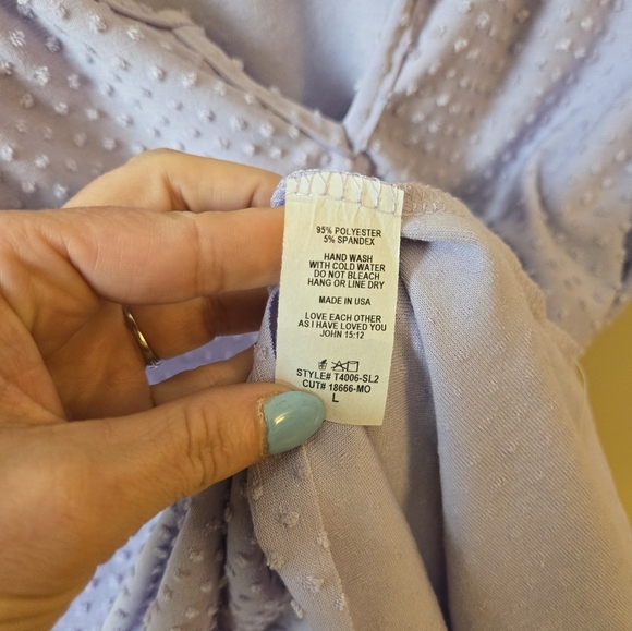 Large Lavender Textured Women's Top Short Sleeve V Neck Minimalist Basic Pastel - Picture 3 of 3